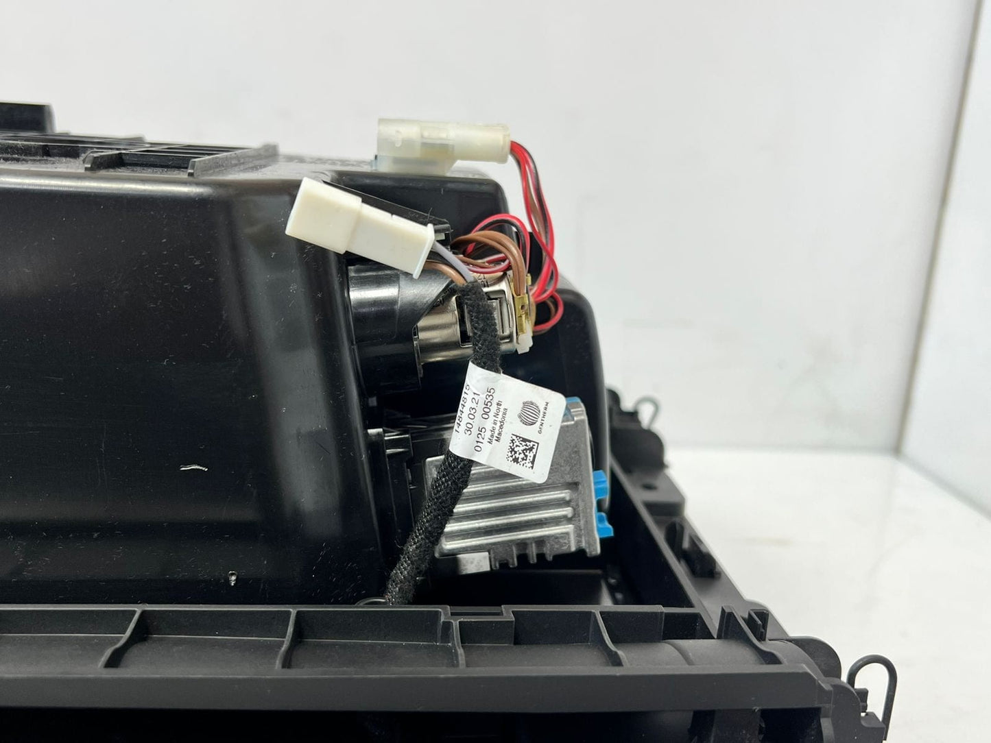 2020-24 BMW 840i G14 G15 F91 F92 Center Console Storage Compartment 9396478 OEM