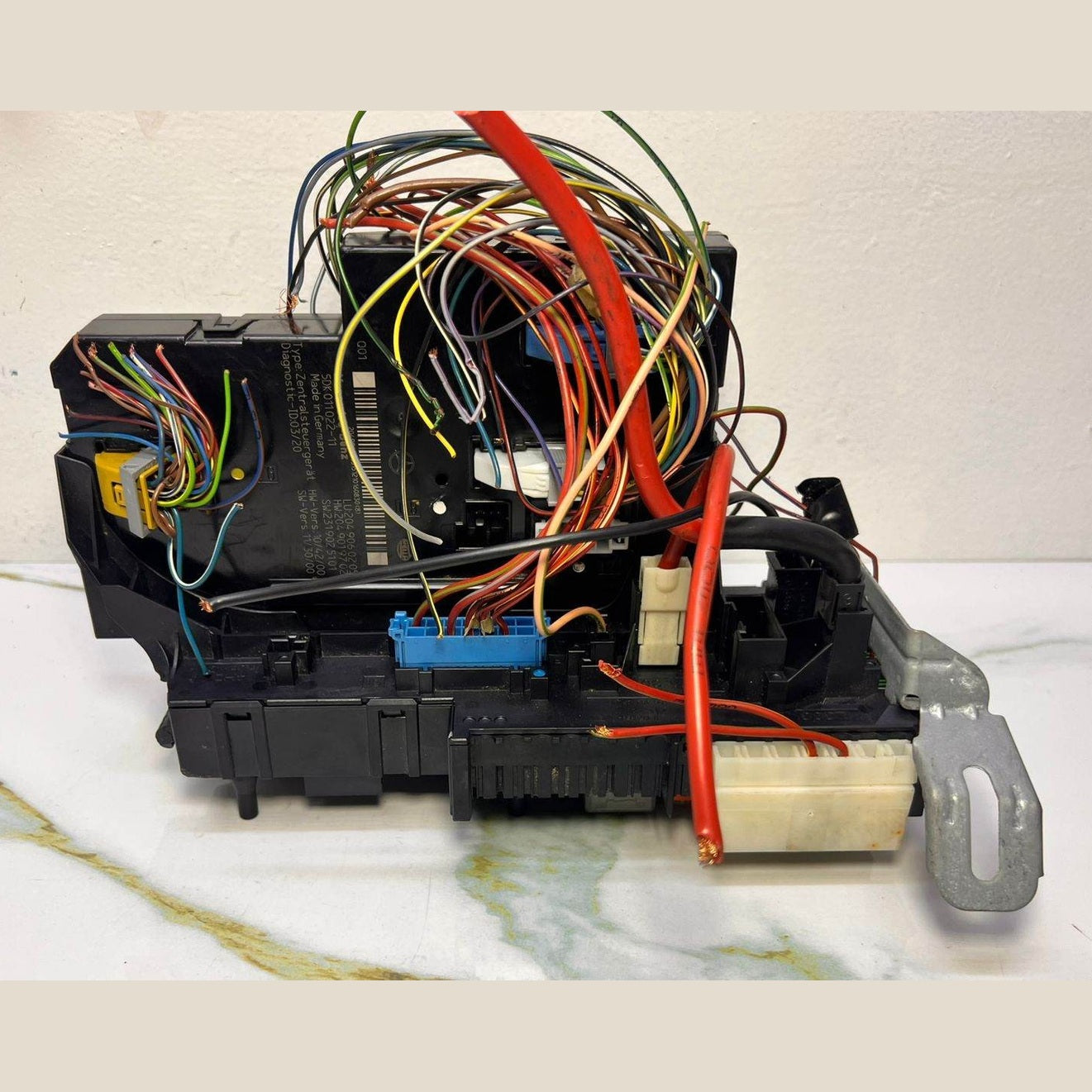 2010-2014 Mercedes-Benz C300 Rear Sam Module Relay Fuse Box 204 9060205 W204 C25