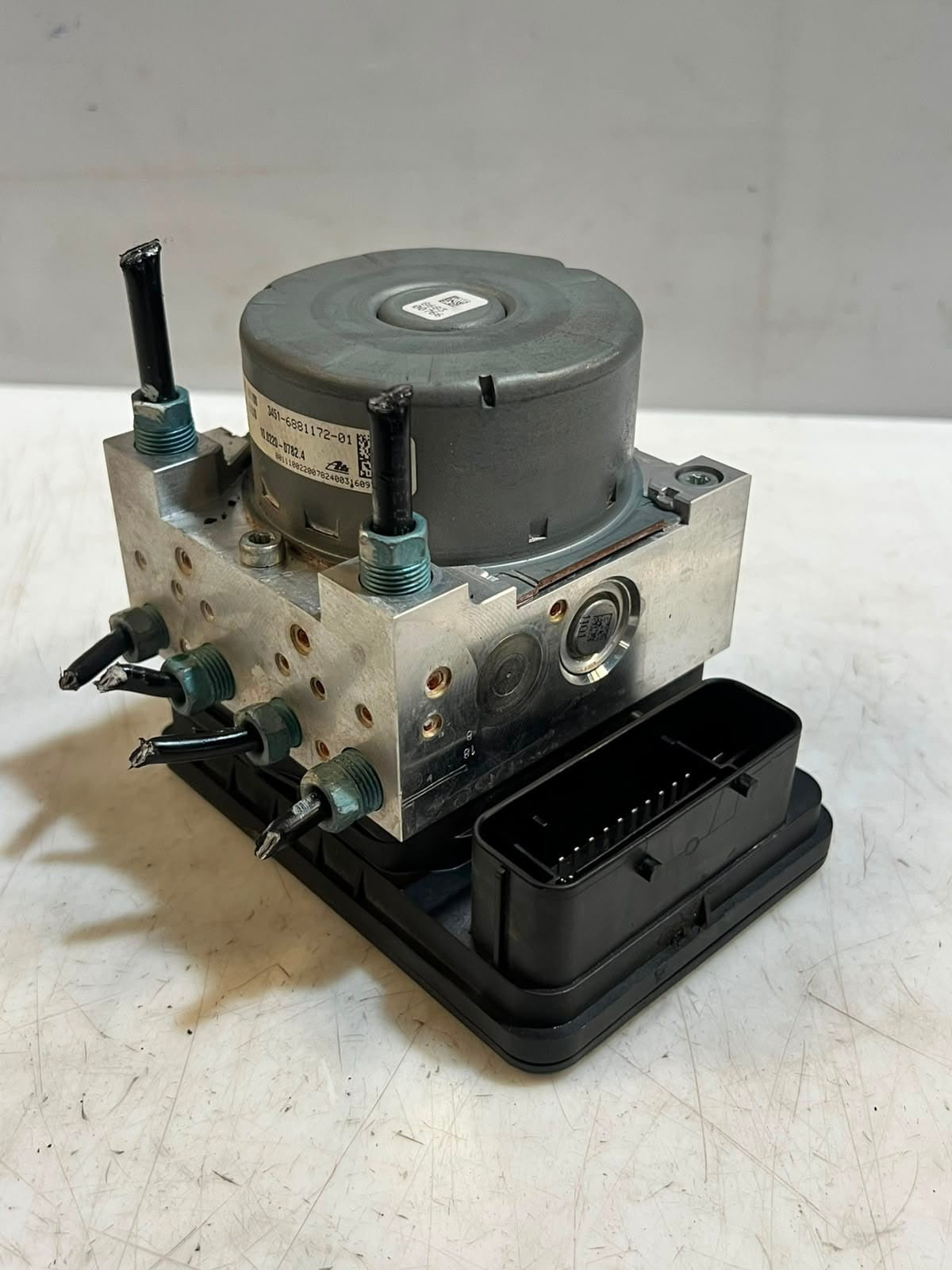 2018 BMW 320i F30 F31 F32 Abs Pump Control Module 6881172 OEM