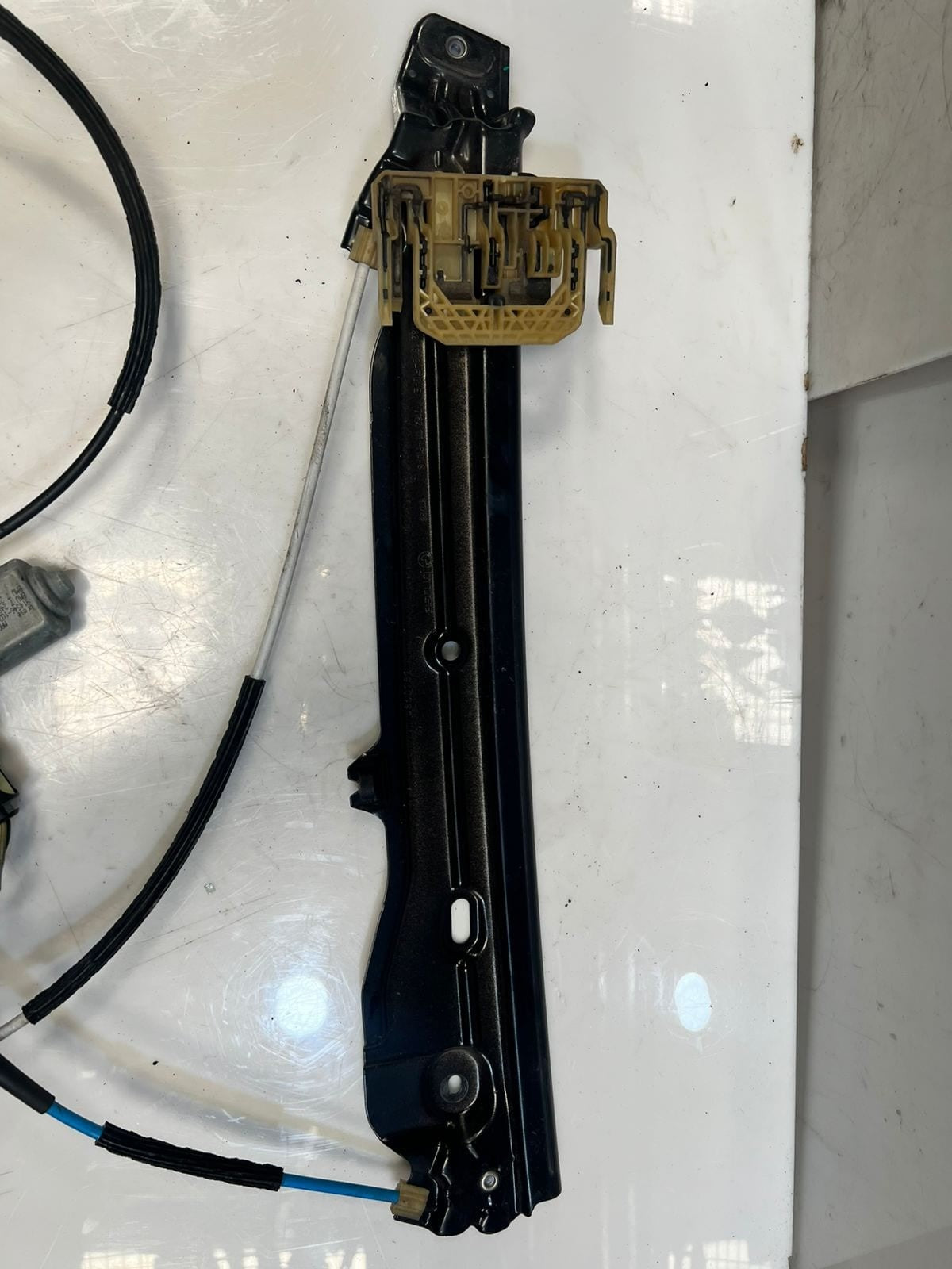 2010-2016 BMW 528i 5 Series F10 F11 Window Regulator Front Left 7182111 OEM
