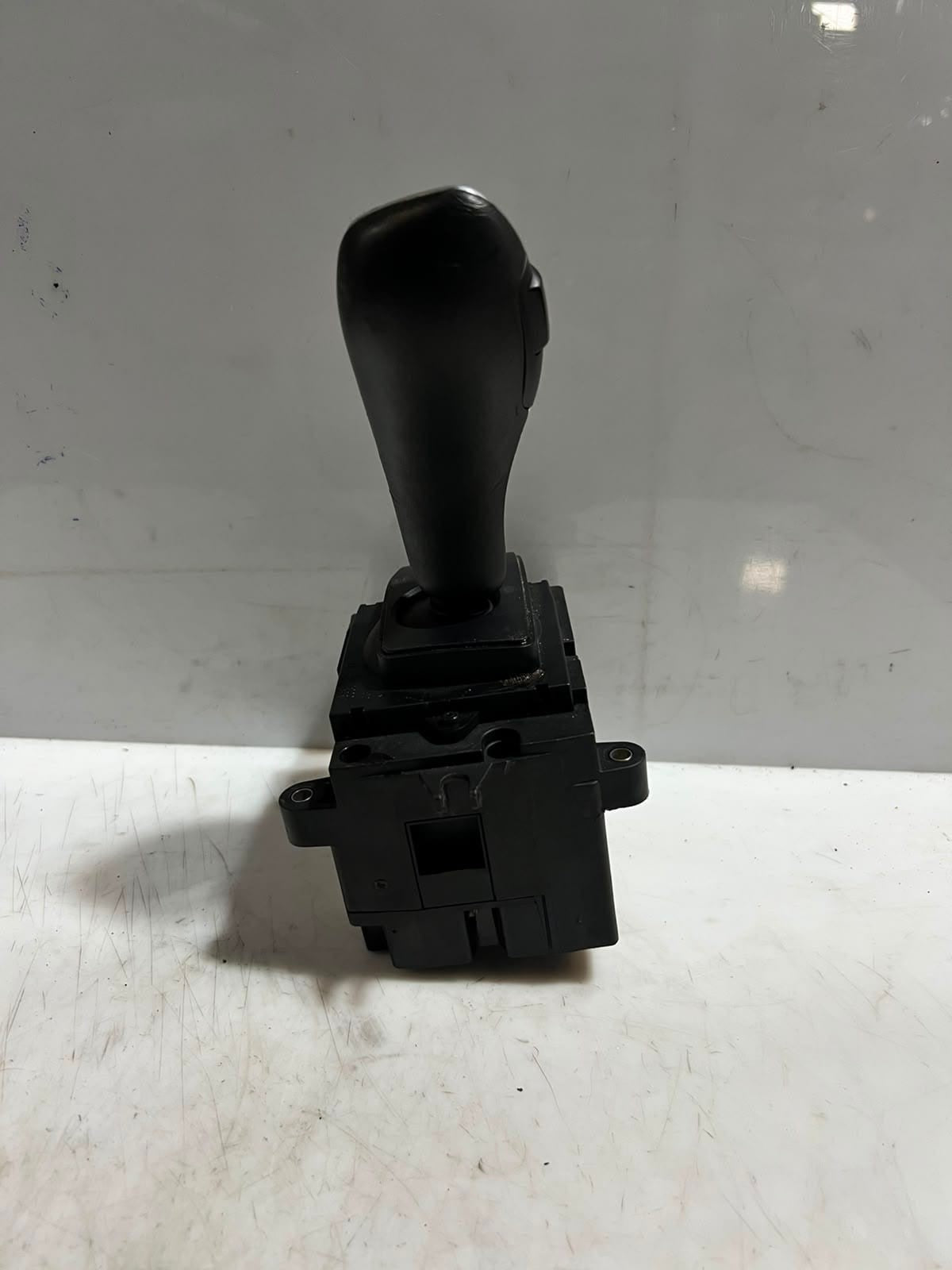 2011 BMW 550i, 5 Series F10/F11 7' Automatic Gear Selector Shifter 9218101 OEM