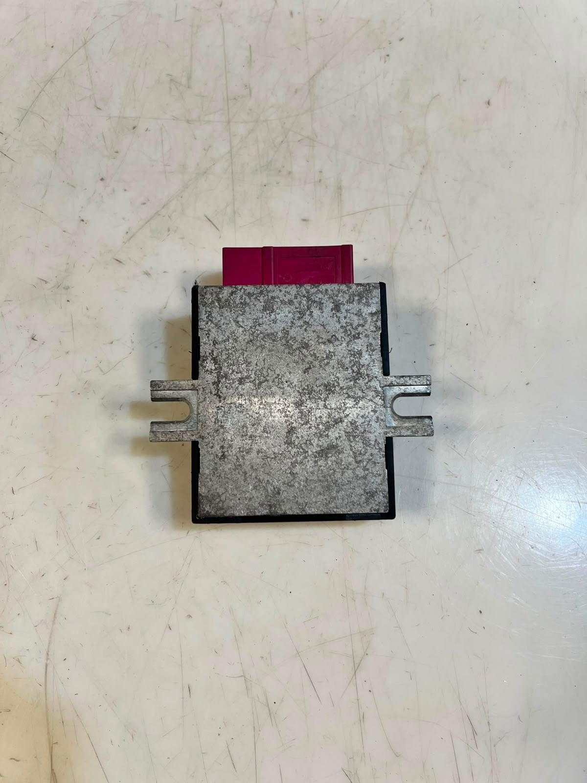 BMW F07 F10 F11 F18 F12 F13 F01 F02 F03 F04 F25 Fuel Pump Control Module 7276073
