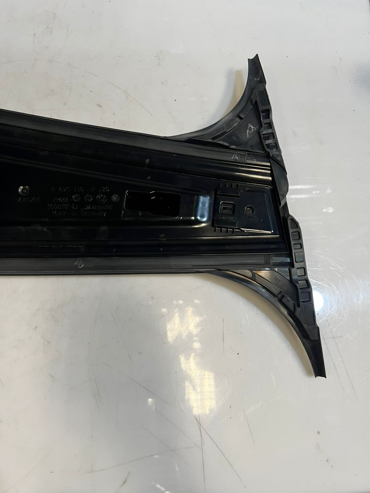 2023-2024 BMW iX 120 B-Pillar VERTICAL Trim Cover PANEL FRONT RIGHT 8491330 OEM