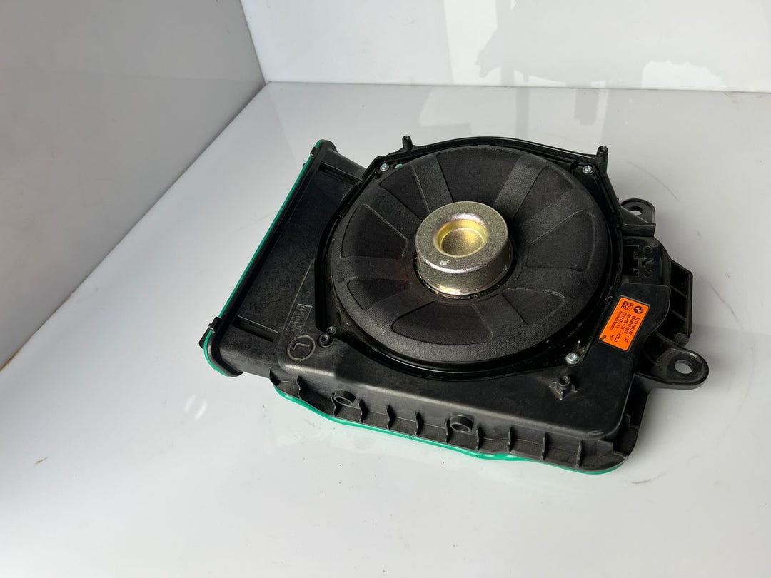 BMW 8 G16 GRAN COUPE 840i 3.0 24V 340HP LEFT SUBWOOFER 2622471 8948012401B