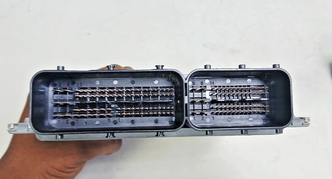 BMW M3 E92 E90  2007 S65 ENGINE CONTROL UNIT ECU KIT DME MS S60 7841102