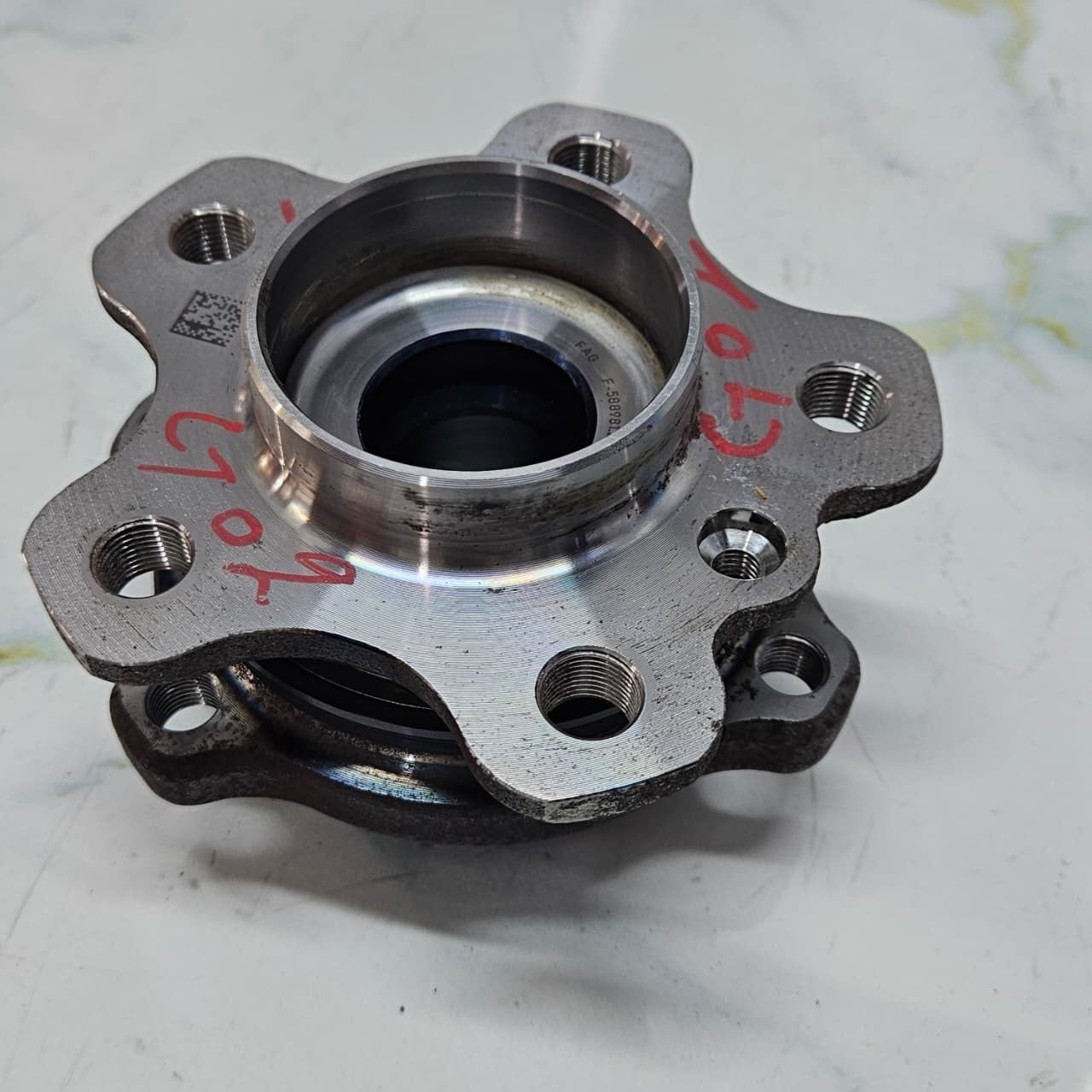 OEM BMW G20, G21, G30, G31, G38, G01 Wheel Hub With Bearing 6871193