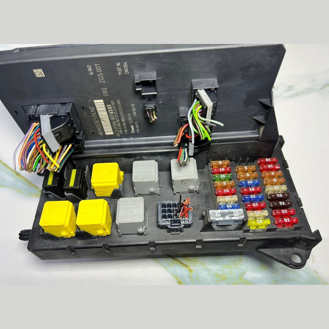 10-18 Mercedes-Benz Sprinter W906 Fuse Box SAM Control A906 9006303 OEM