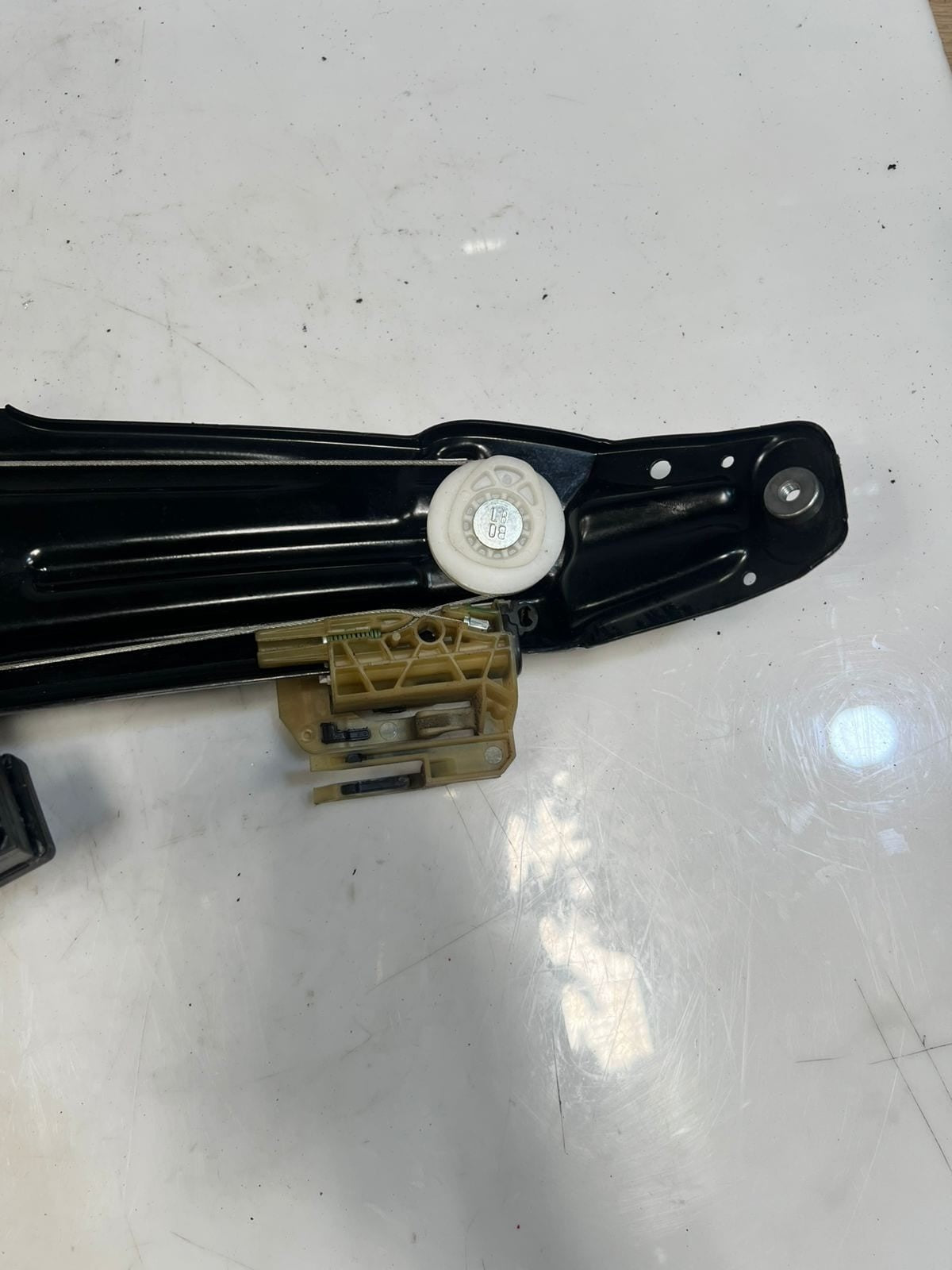 BMW 520d 5' F10 F11 Window Regulator Rear Right 7182122 OEM