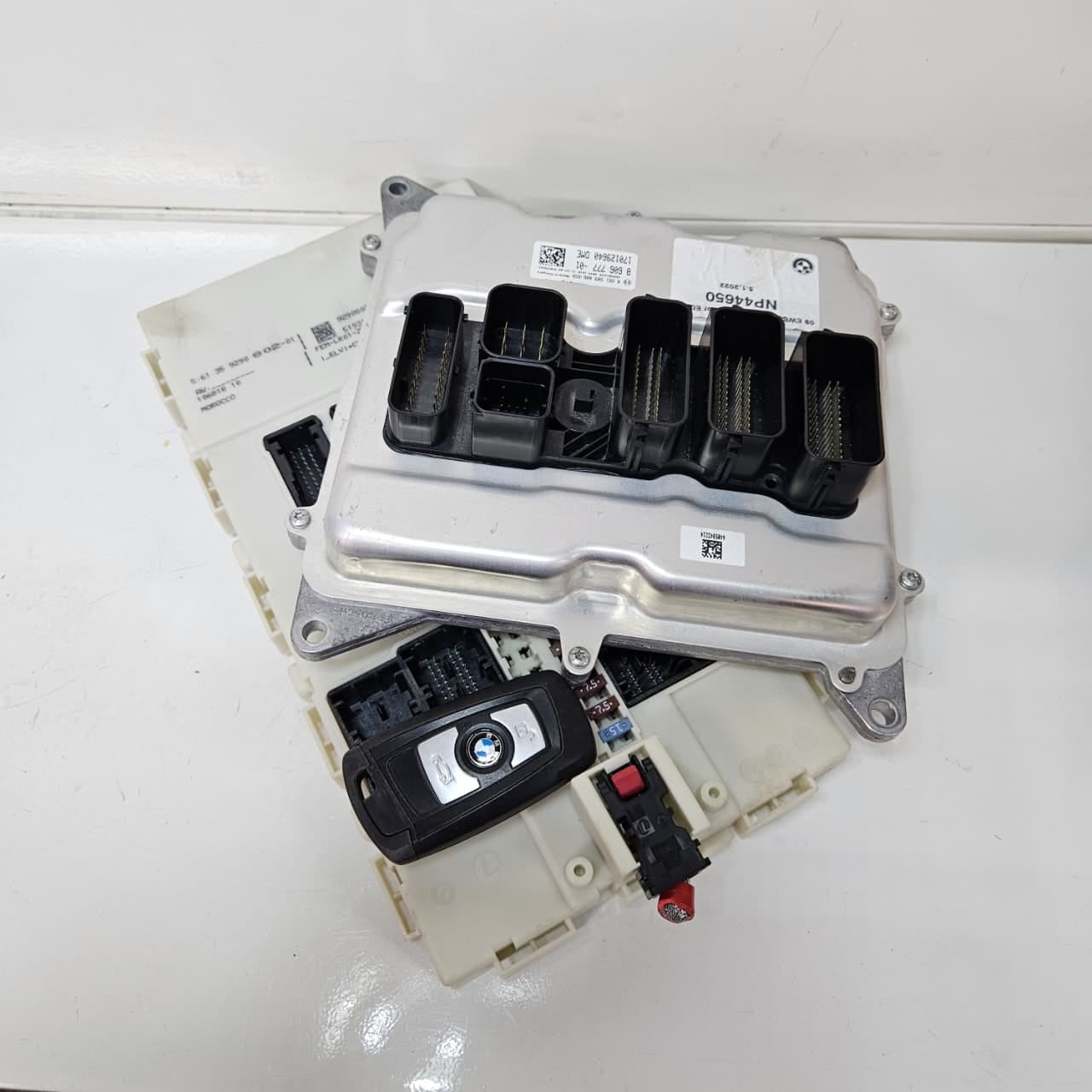 8518479 -2011-2017 BMW F25 X3 N57 Engine Control Unit DDE ECU Key Set