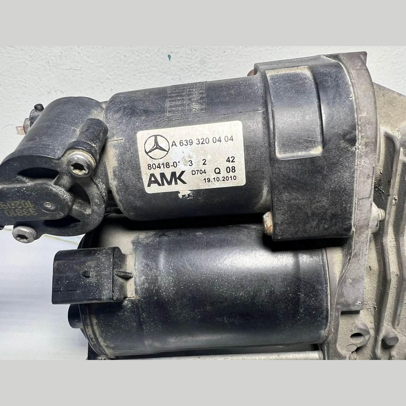 Mercedes W639 Vito V-Class  Airmatic Air Suspension Compressor Pump A639 3200404