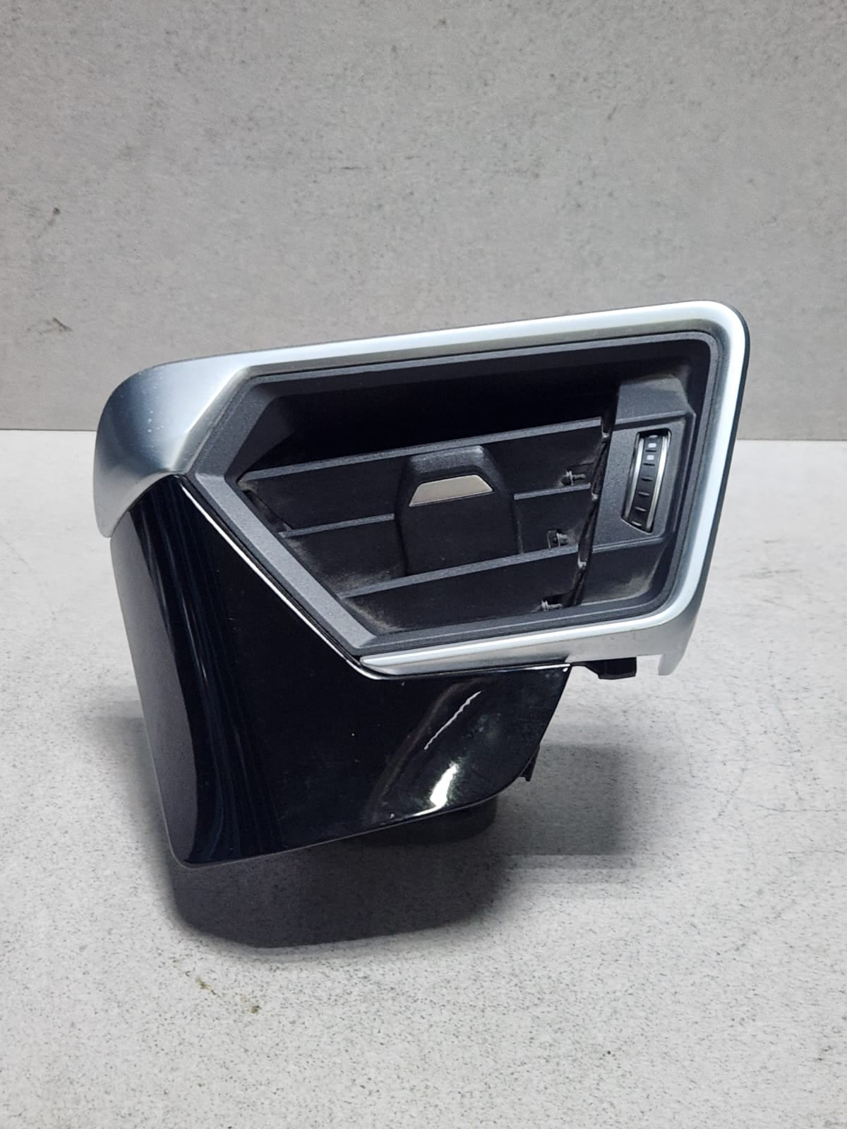 2020 BMW M4 Dashboard Air Vent Grill 6848617 3 Series G20 4 Series G22 G23 G24 
