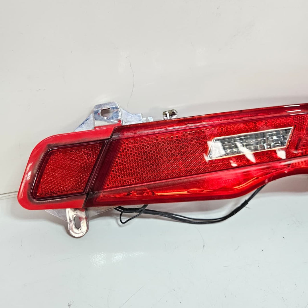 7177076-2008-2010 BMW 6 Series E63 E64 M6 650i Bumper Light Rear Right OEM