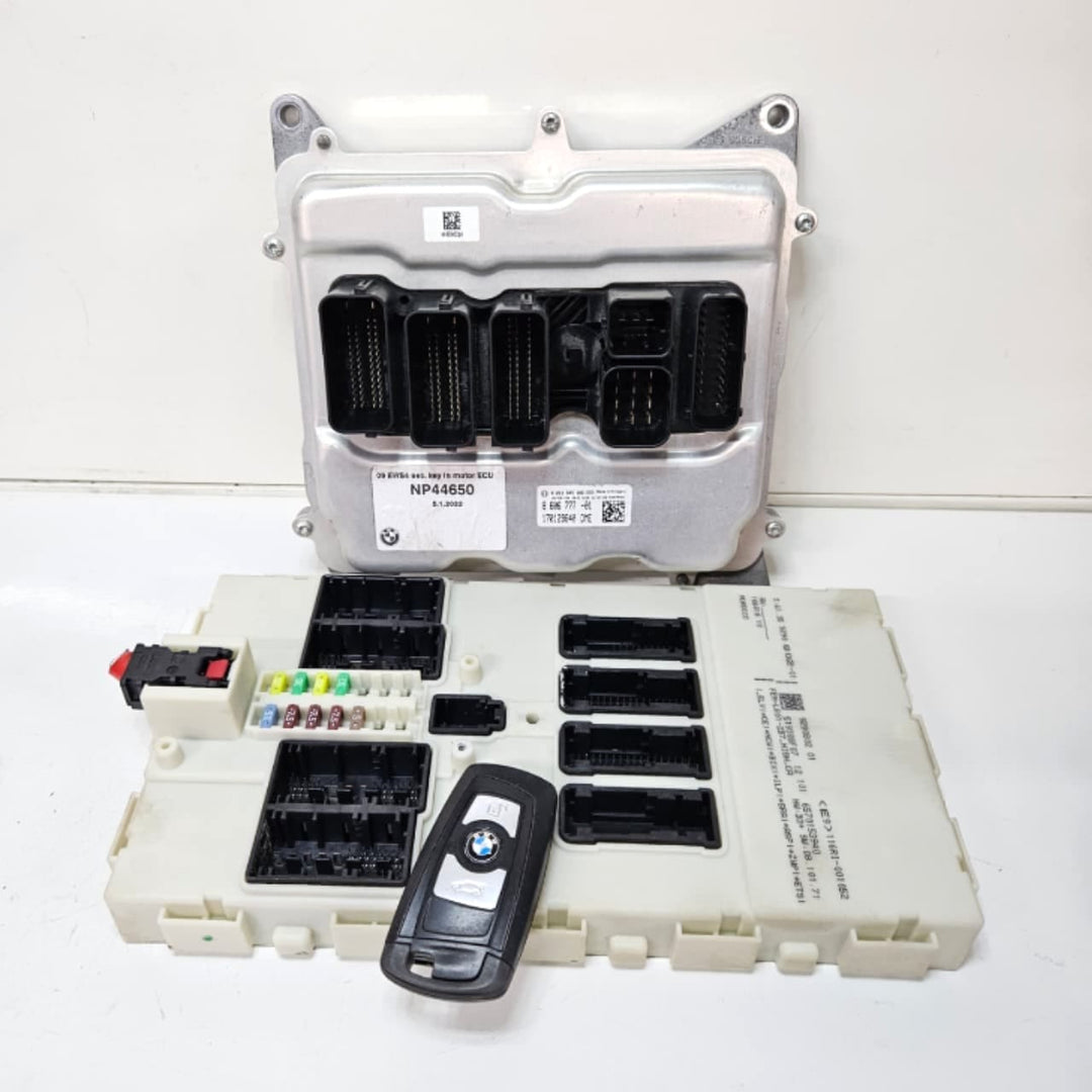 8606777-2013 BMW F10 F11 F25 F30 N20 Engine Control Unit 