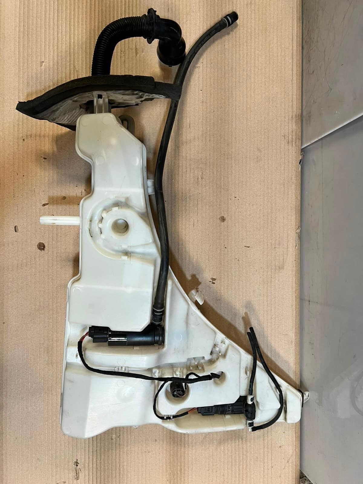 2013-2017 BMW X5 F15 Windshield Washer Fluid Reservoir/Tank BOTTLE 7292424 OEM