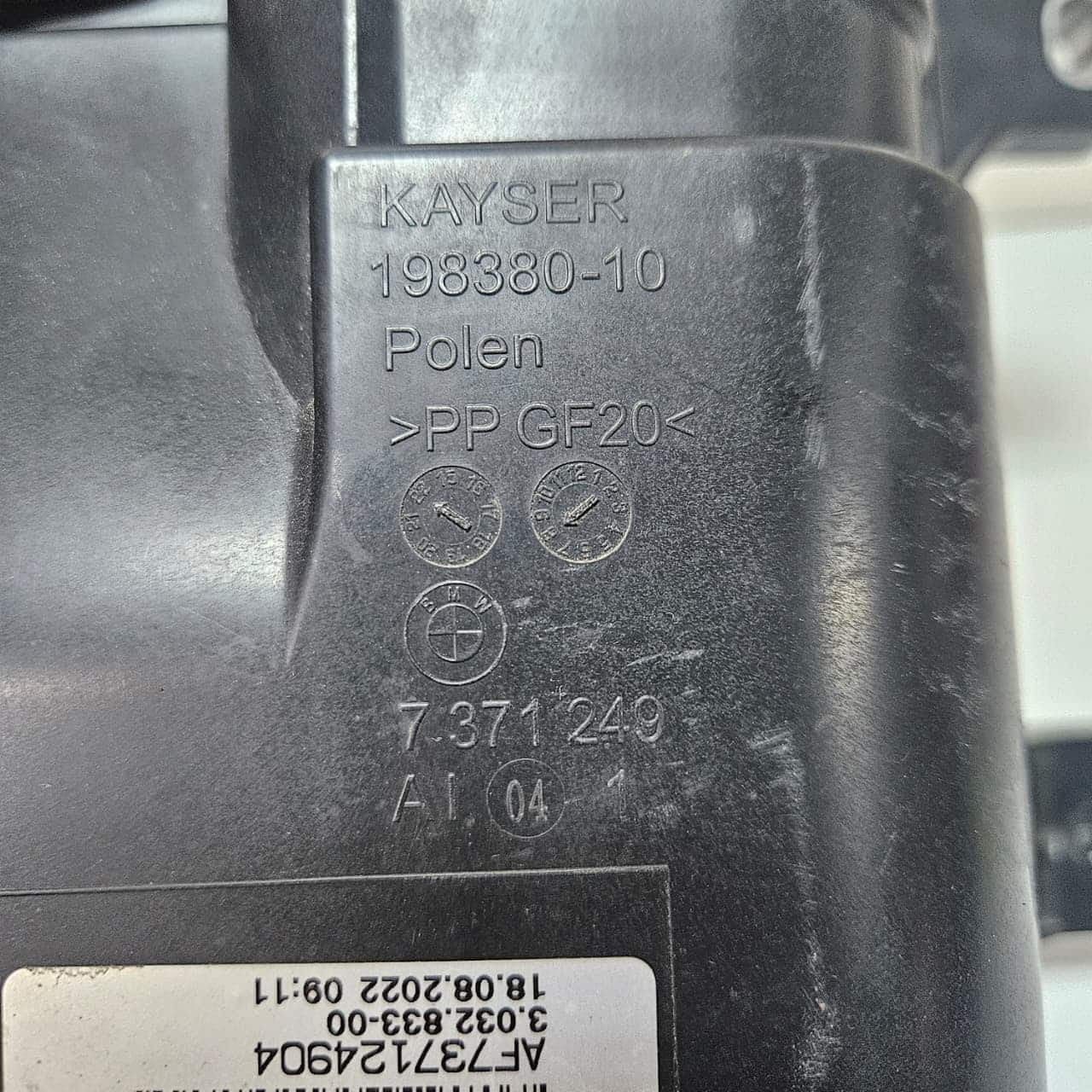 OEM BMW 5 Series G30 5 GT F07 Activated Charcoal Filter 7371249