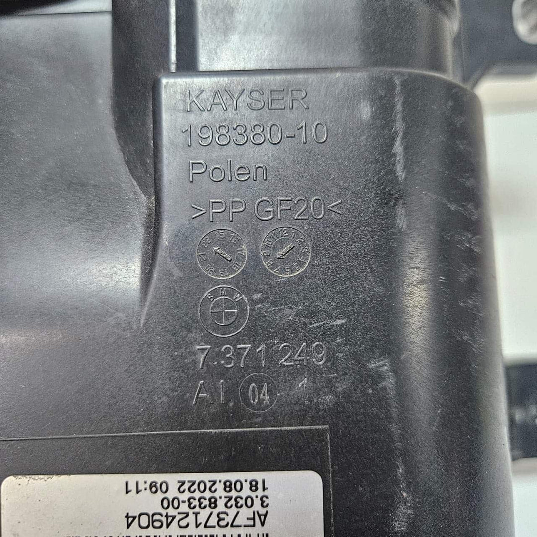 OEM BMW 5 Series G30 5 GT F07 Activated Charcoal Filter 7371249