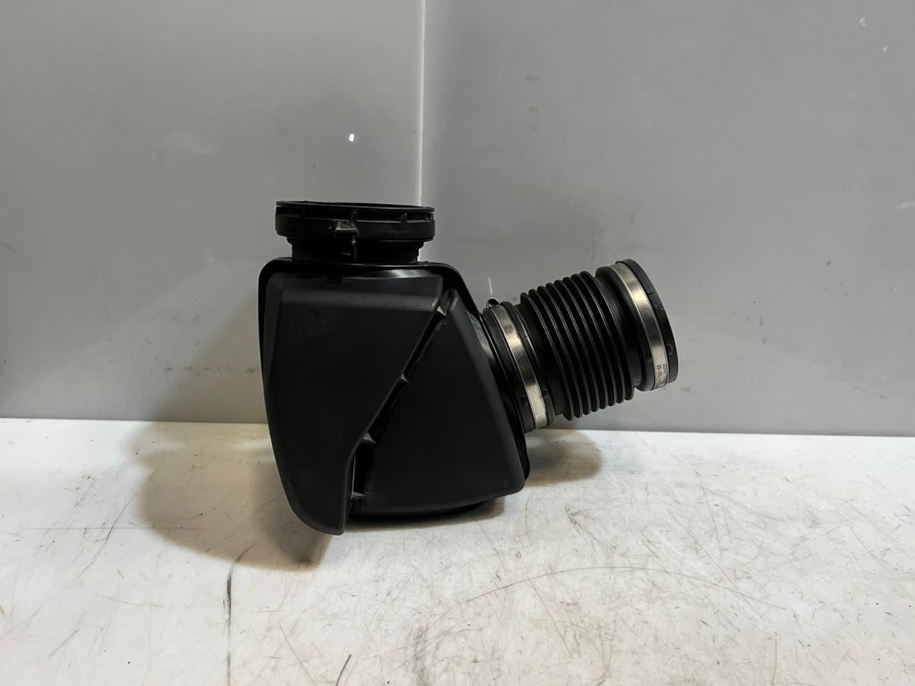 2016-2018 BMW F30 330i B48 330e F36 F20 F30 Air Intake Resonator 70604496 OEM