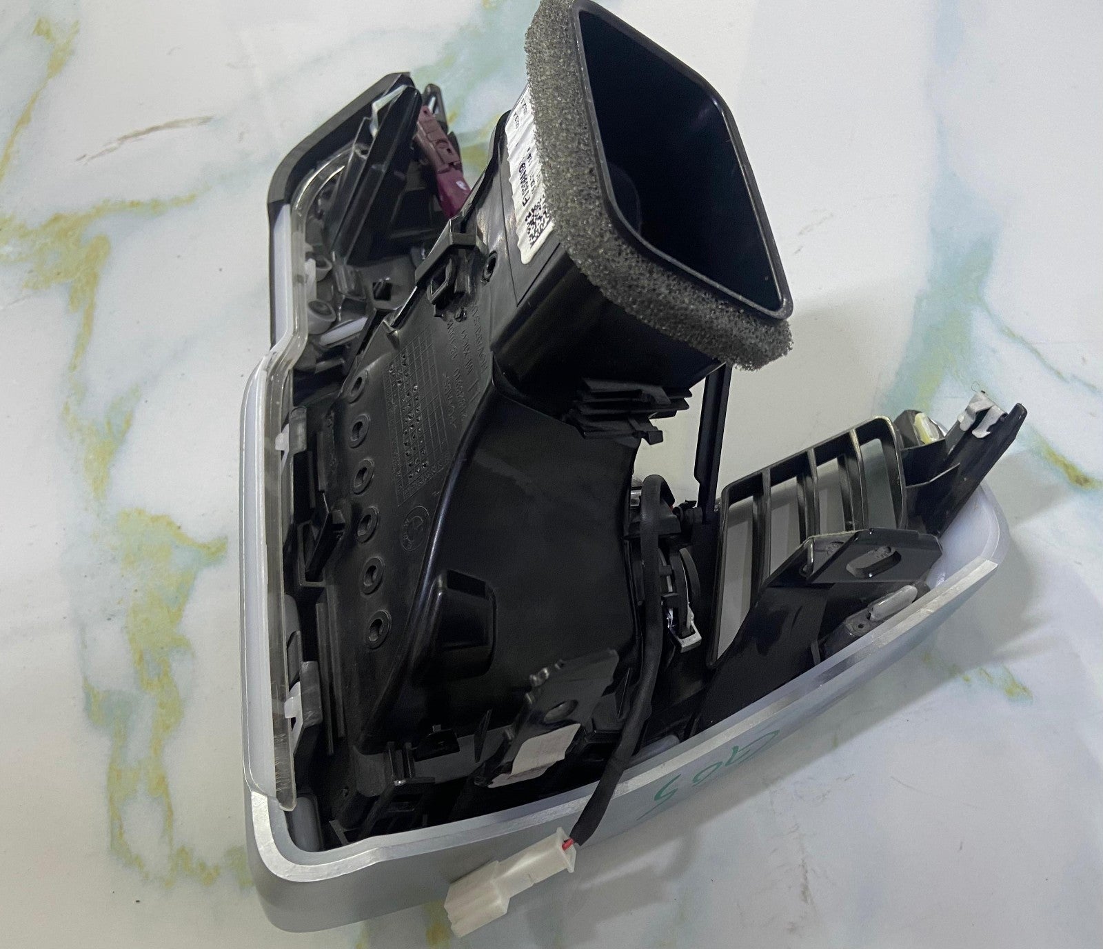 OEM BMW G05 F95 G06 F96 G07 Air Vent Fresh Air Grill Left 9399469