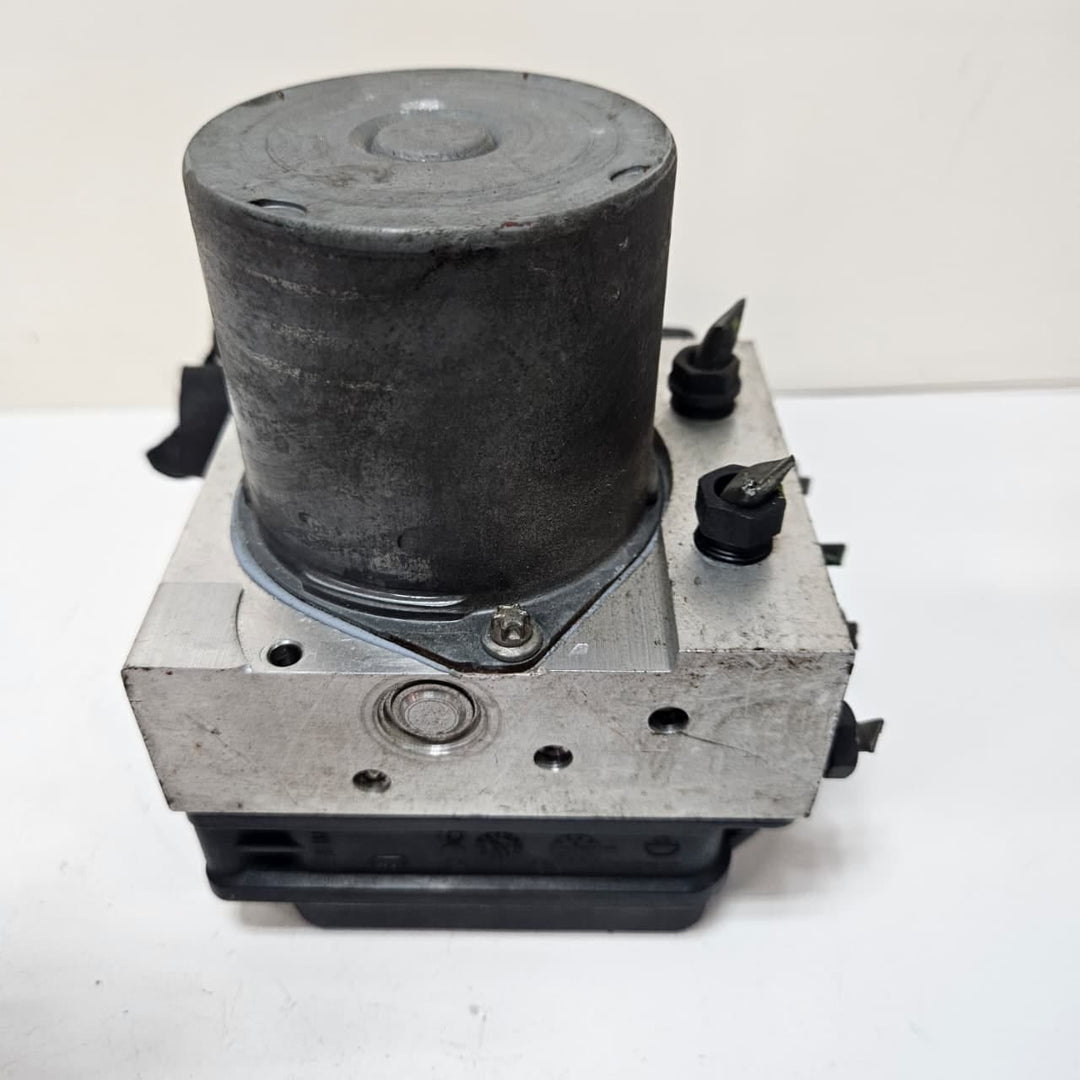 2004-2007 BMW 5 6 Series E60 E61 530i E63 E64 ABS Hydraulic Pump 6769707