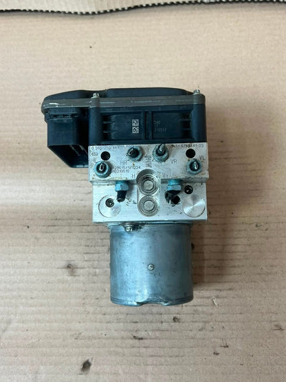 2010-2016 BMW 5 Series F10 and F11 535i ABS Hydraulic Unit / Pump 6858406 OEM