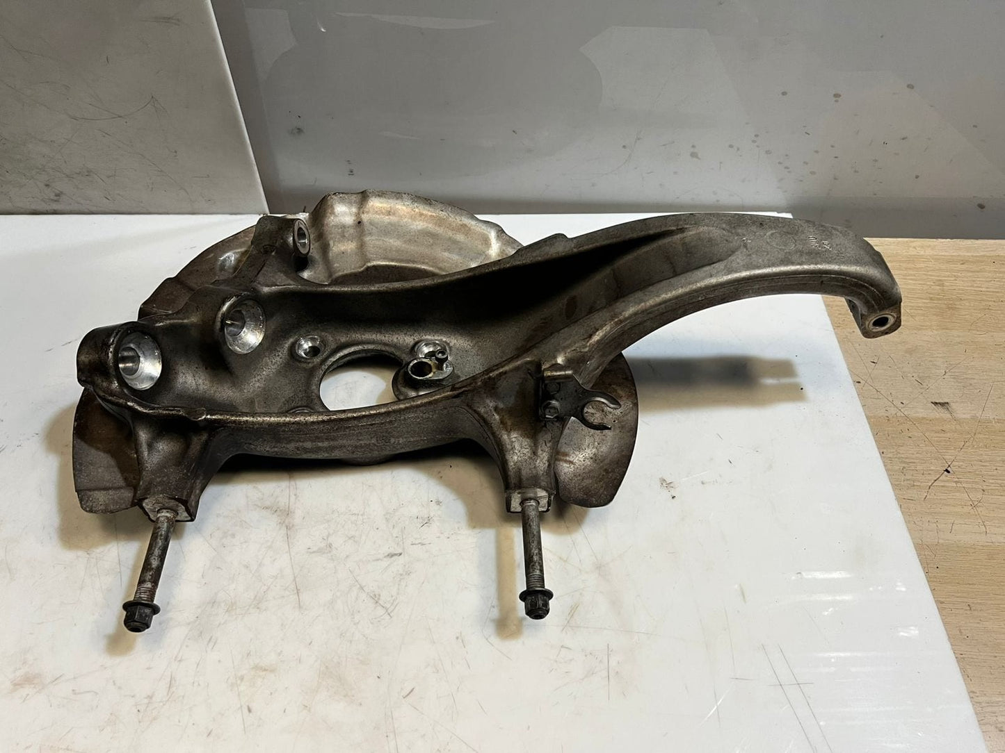 2012-2019 BMW M5 F10 F12 F13 F06 Front RIGHT Wheel Hub Spindle Knuckle 2284054