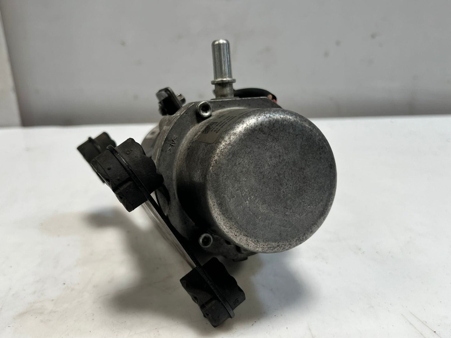 BMW 5 Series F10 F11 N55 3.0 ENGINE Brake BOOSTER Vacuum Pump 6857404 OEM