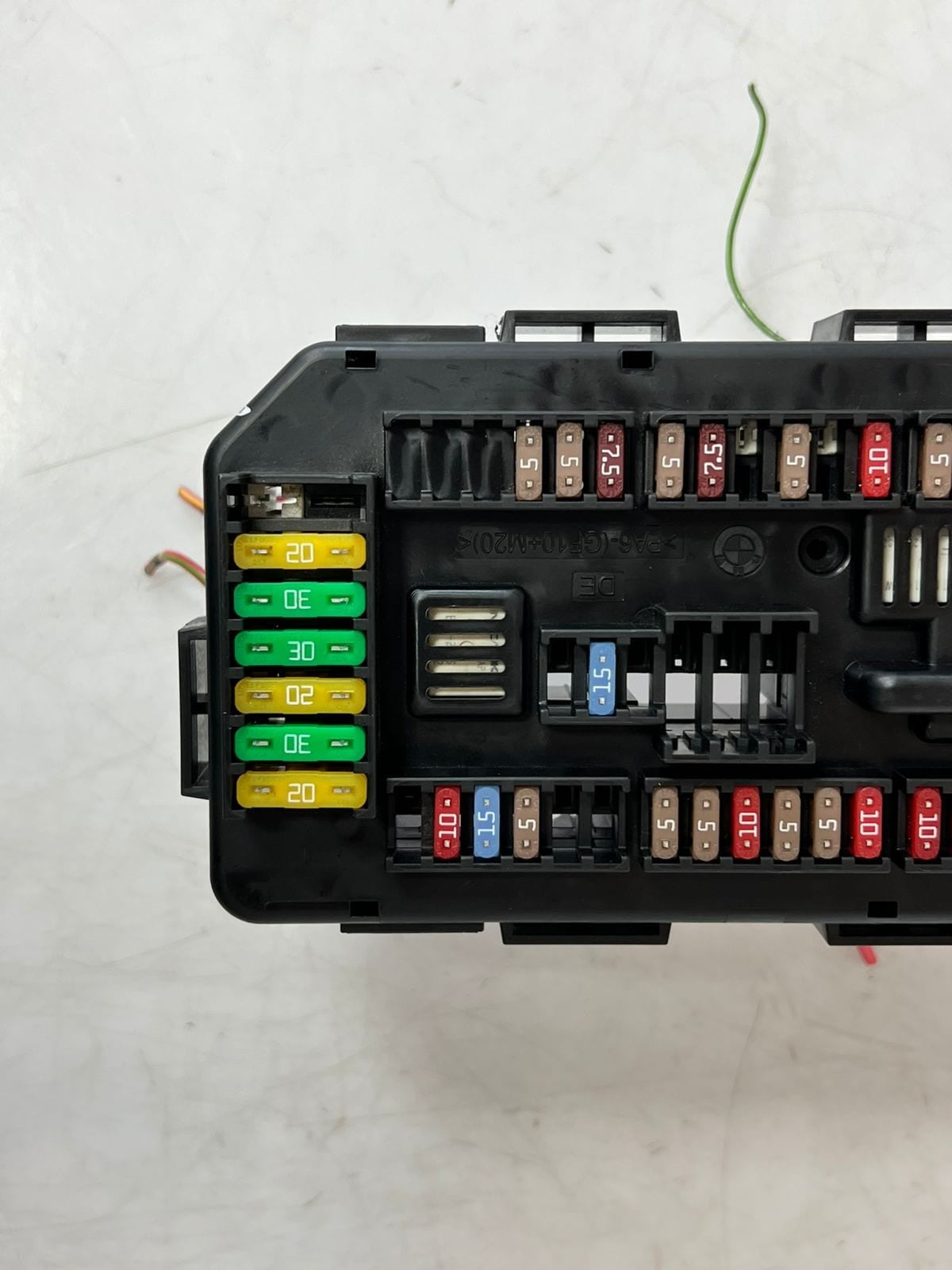 2015-2016 BMW 435i 1 2 3 4 F Series Engine Fuse Box Control Module 9389068 OEM