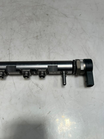 BMW 1' F10 F30 E90 E81 E87 N47 2.0L Fuel Injection Rail With Sensor 7809127 OEM