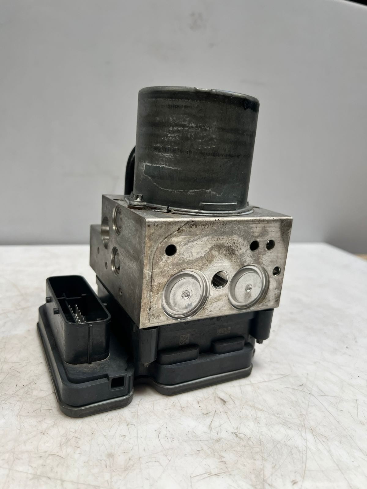 2014-2015 BMW X5 F15 and X6 F16 ABS Pump Control Module 6864790 USED
