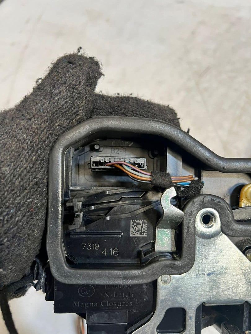 2007-2013 BMW X6 E71 Front Right SIDE Door Lock Actuator 7318416 OEM