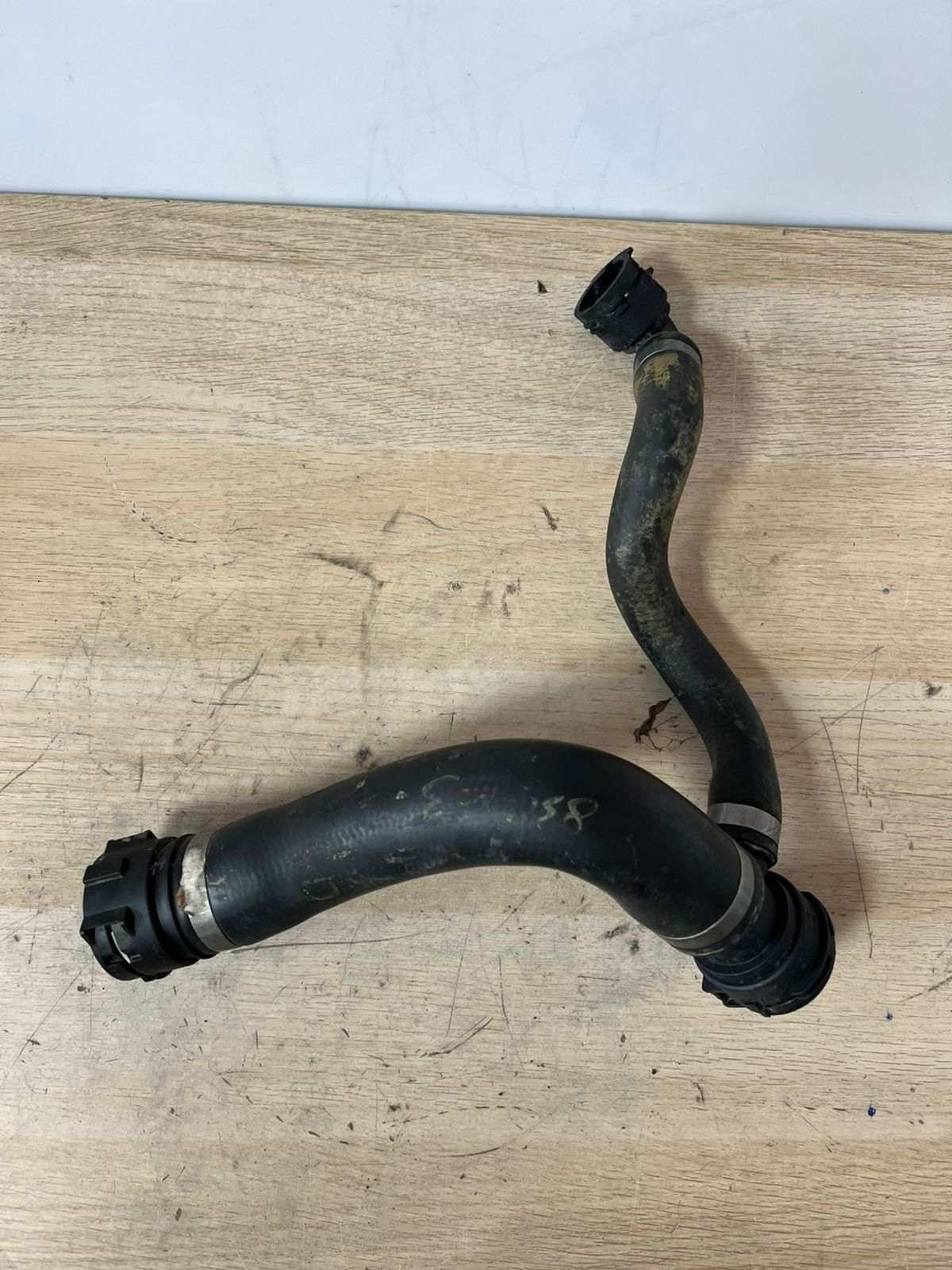 08-19 BMW E70 F71 F16 F15 X5 3.0L ENGINE COOLANT RADIATOR UPPER HOSE TUBE OEM