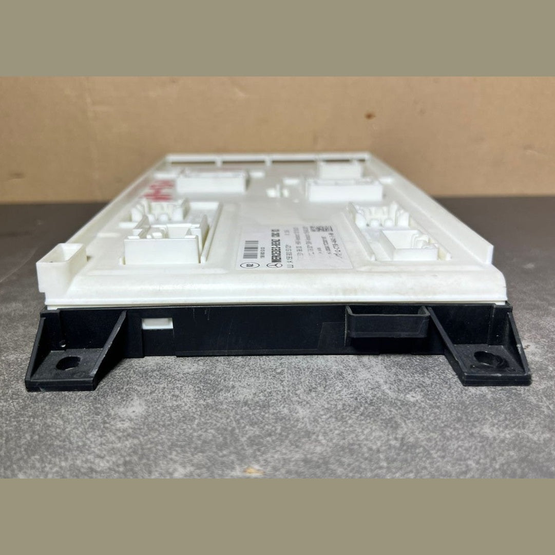Mercedes-Benz W156 GLA GLC Front SAM Body Control Module Unit A156 9005303 OEM
