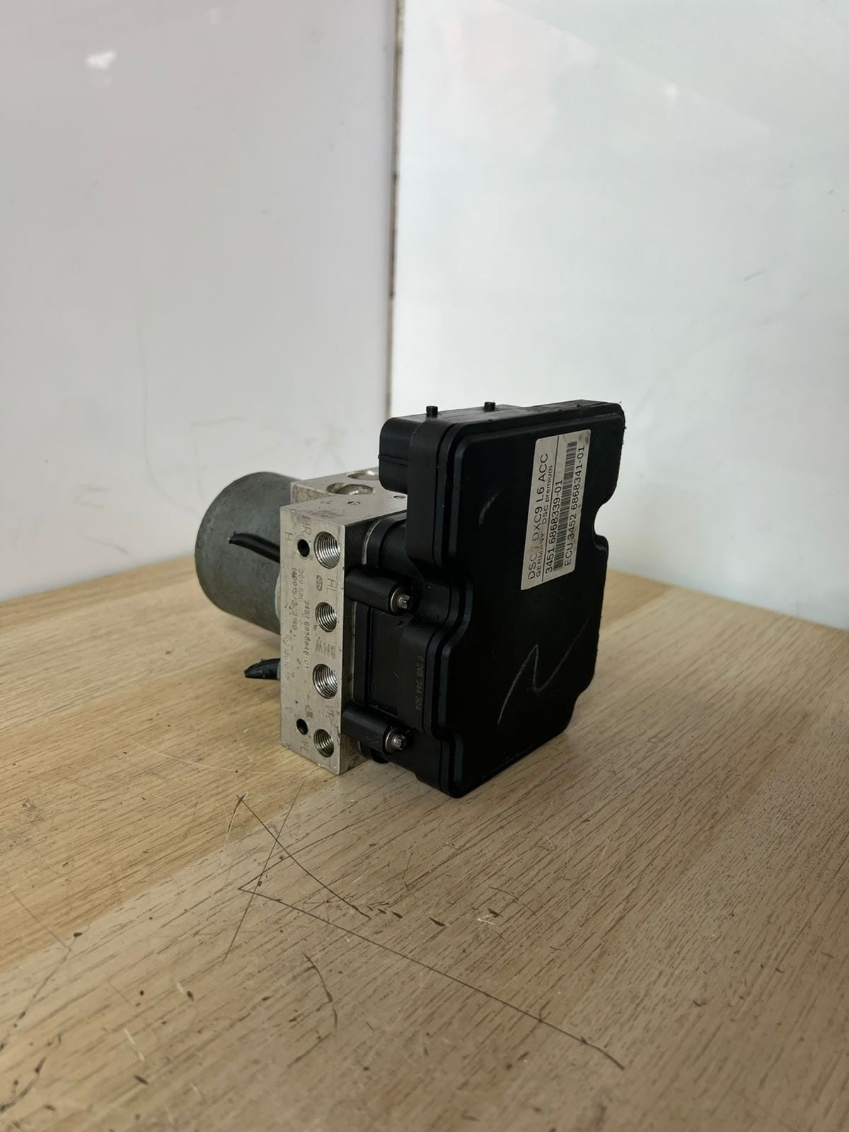 BMW 5 F10 F11 ABS PUMP MODULE CONTROL UNIT HYDRAULIC BLOCKS DSC 6868339