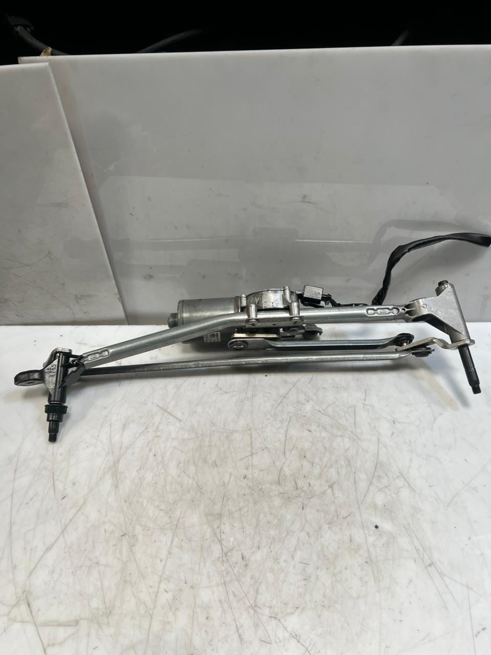 2010-2015 BMW X1 E84 Front Windshield Wiper Motor And Linkage 2992466 OEM
