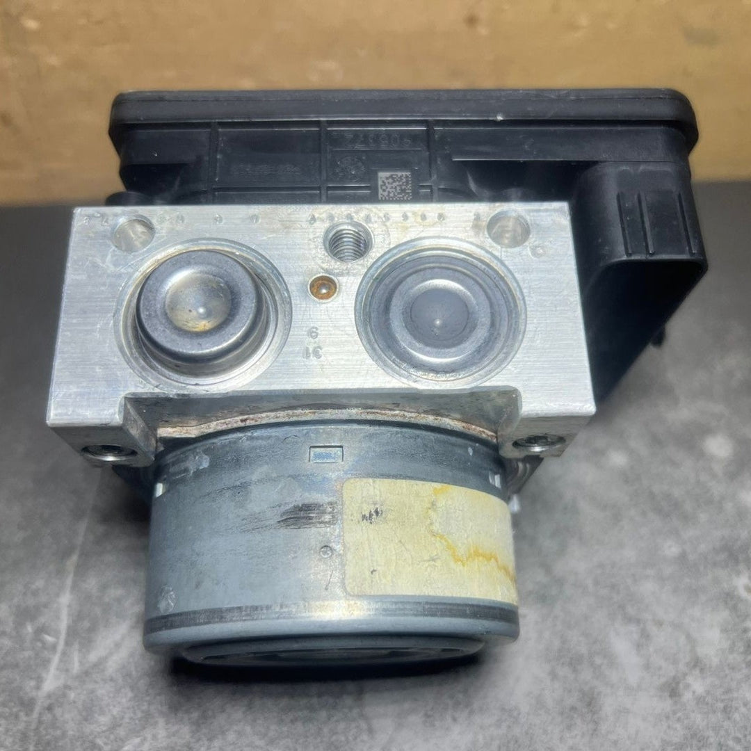 14-18 Mercedes W205 C-Class ABS Anti Lock Brake Pump Module A205 9012800 OEM
