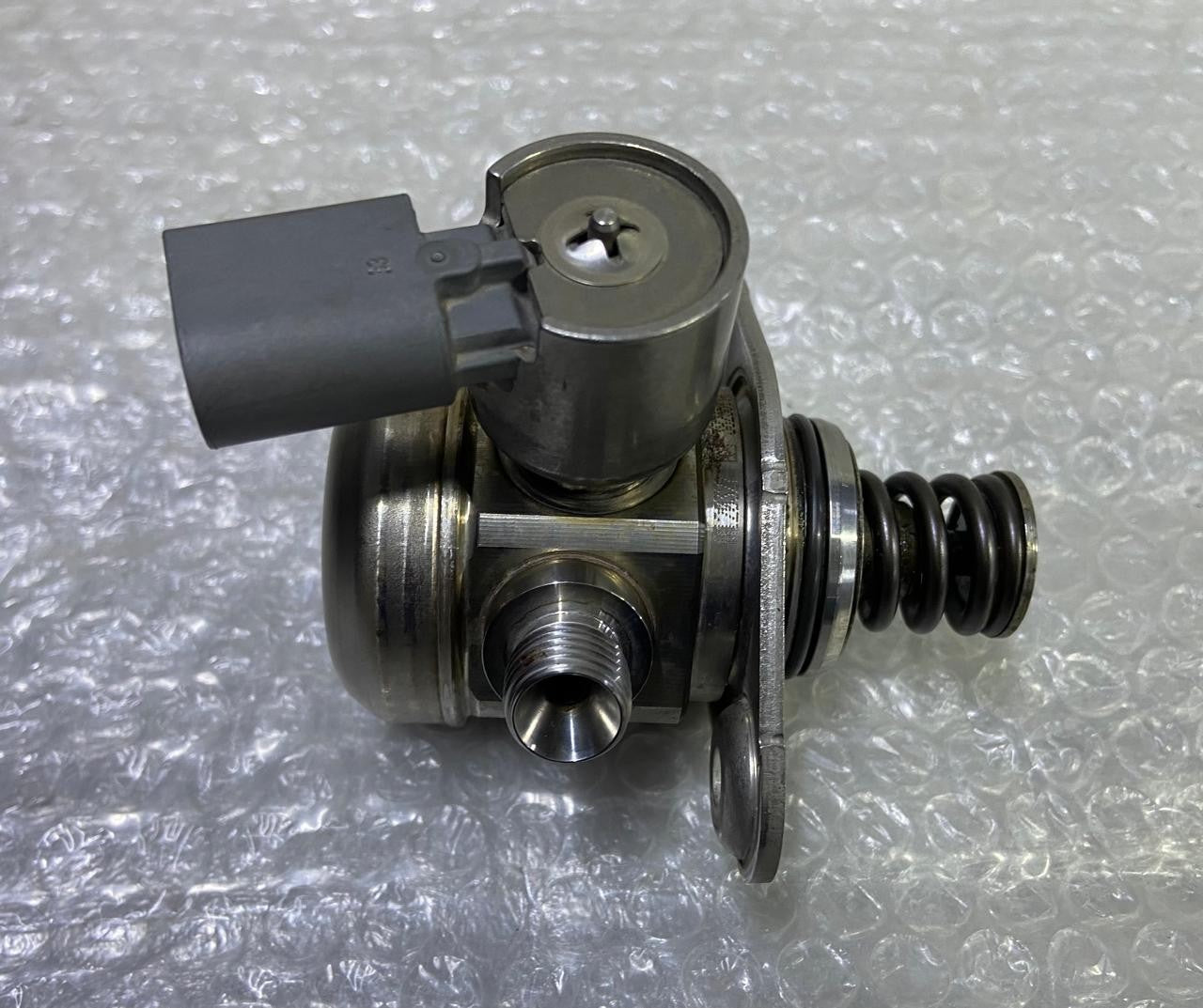 OEM BMW F20 F22 F11 Petrol N55 High Pressure Fuel Injection Pump 7610761 BOSCH