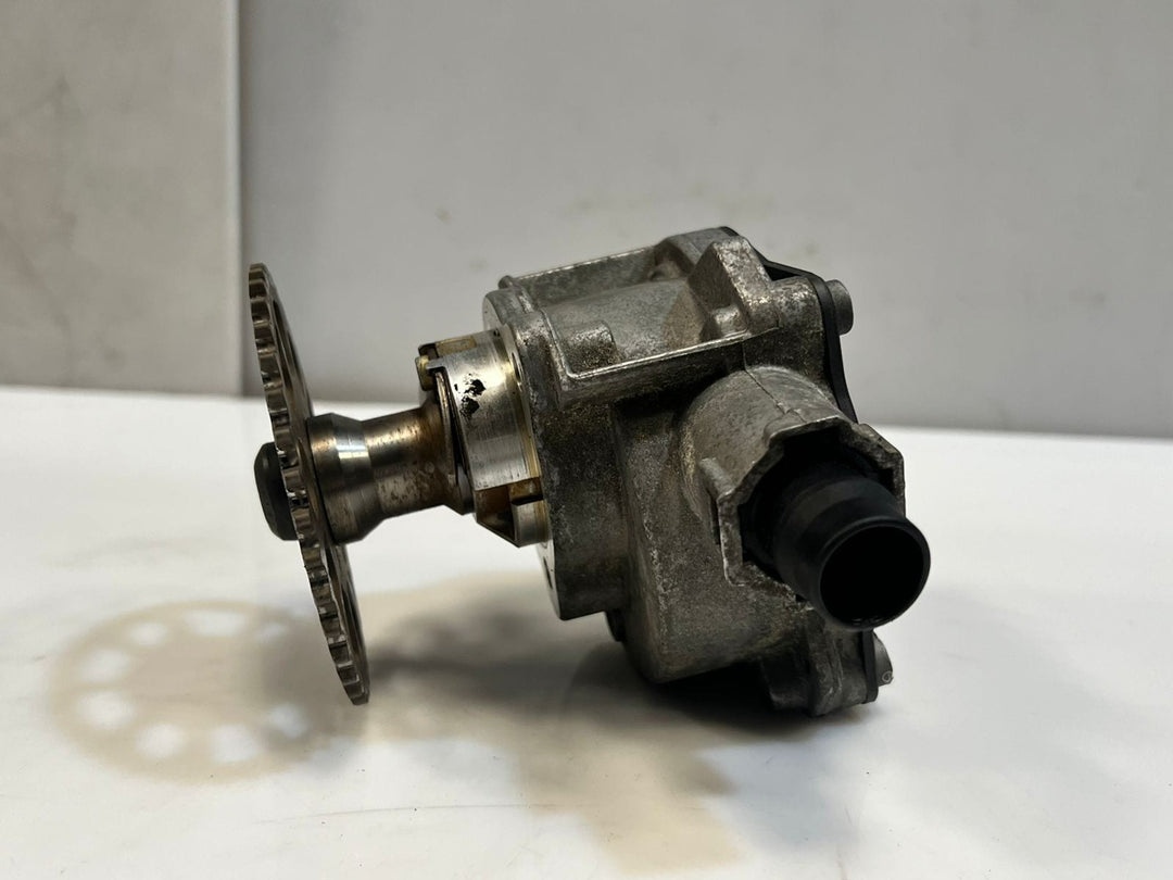 2015-2018 BMW M3 X5 F15 SDRIVE Brake Vacuum Pump Sprocket Gear 7516128 OEM