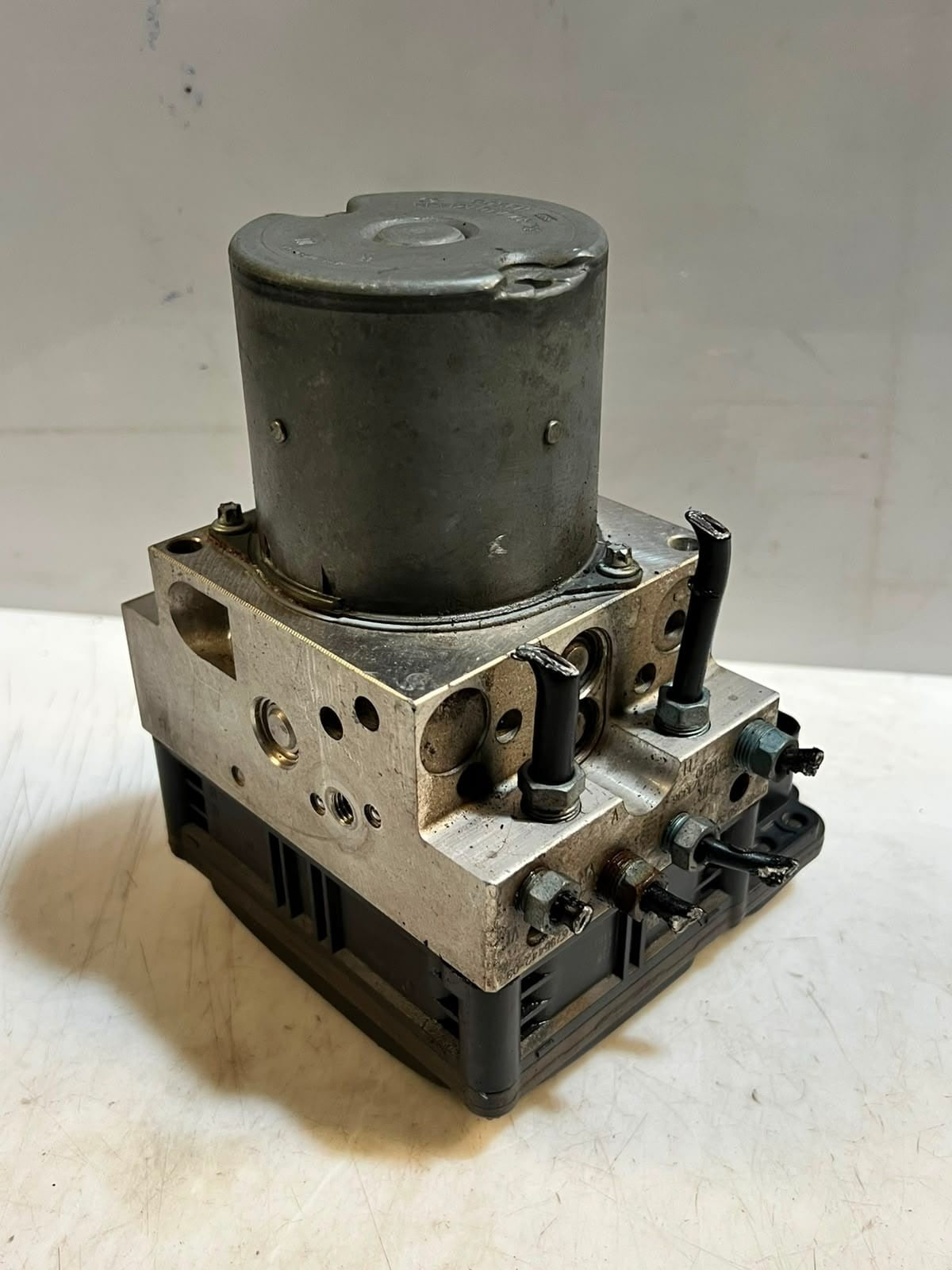 2011-2012 BMW 5-Series F07, F10, and F11 528i ABS Control Module 6799515 OEM