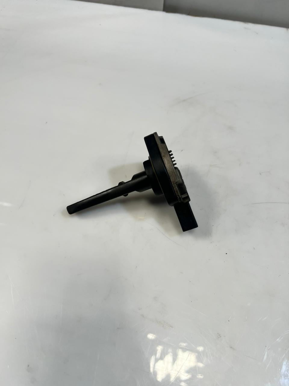 BMW E38 E39 E46 E53 E60 E61 E81 E82 E87 N47 Diesel Sump Oil Level Sensor 7508003