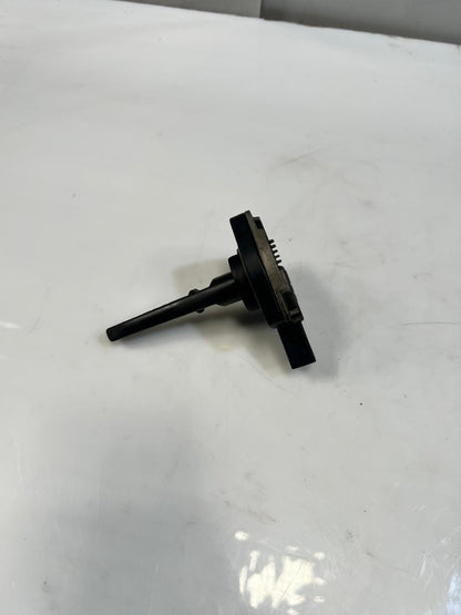 BMW E38 E39 E46 E53 E60 E61 E81 E82 E87 N47 Diesel Sump Oil Level Sensor 7508003