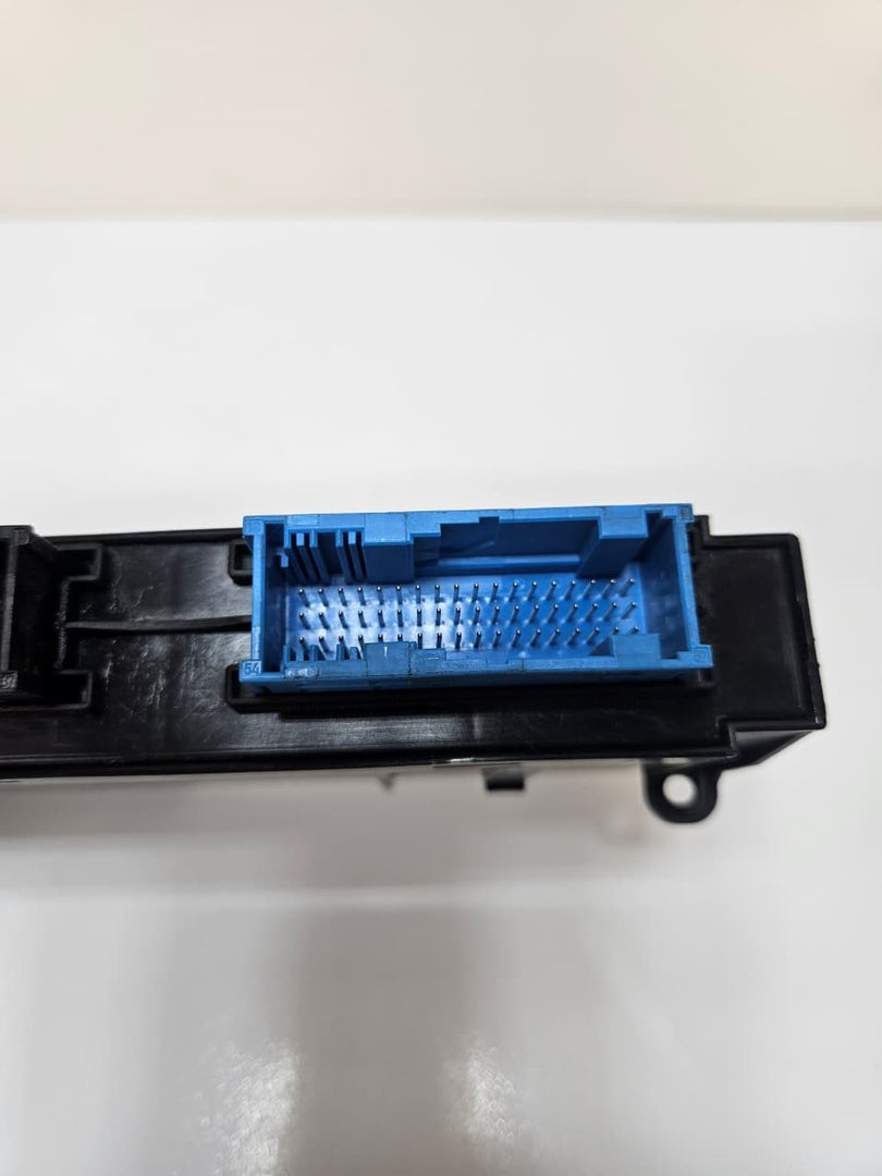 2011-2016 BMW 528i 535i Body Control Module Junction Box V12 9228495 OEM
