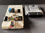 Load image into Gallery viewer, BMW 320d DIESEL N47N F30 F32 F34 F36 2013 ENGINE CONTROL DDE ECU SET  8573259
