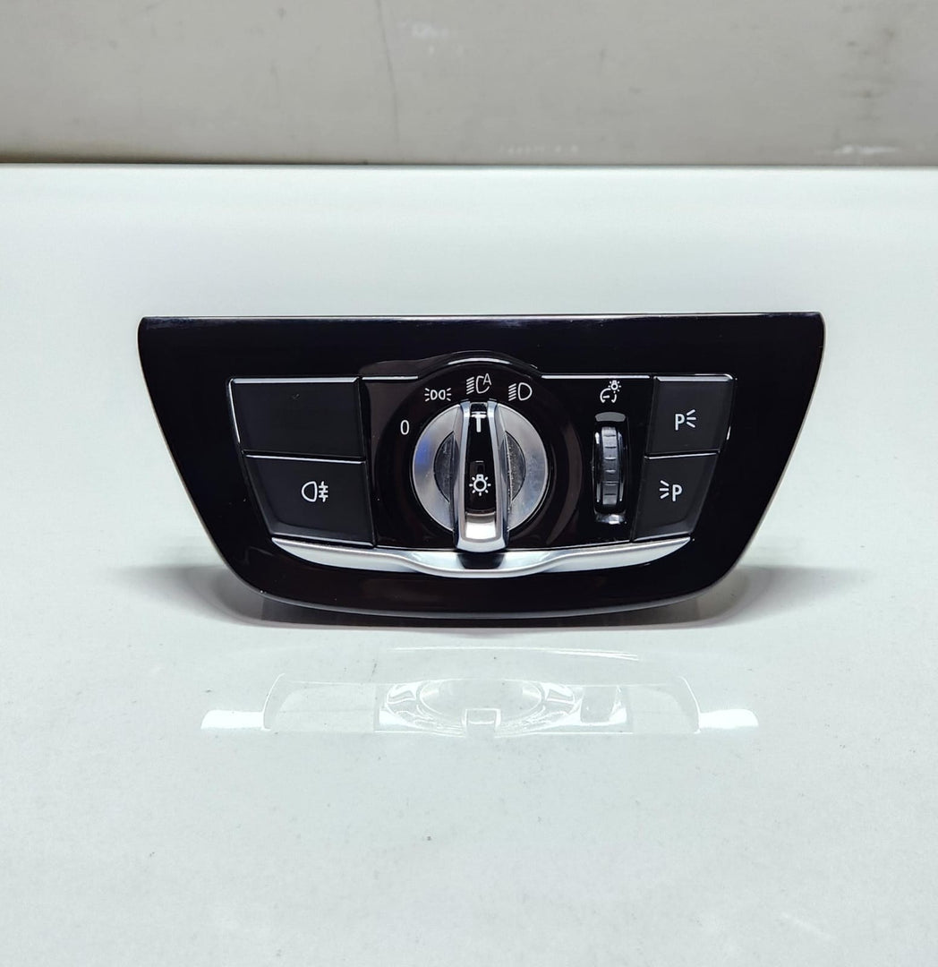 2019 BMW 530i Headlight Control Switch Panel 9472969 5 Series G30 and G31 OEM