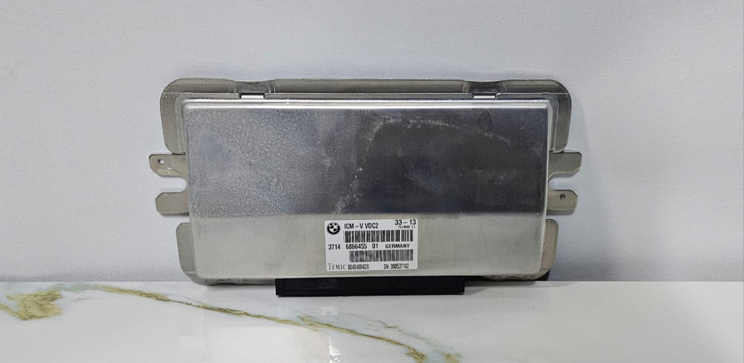 OEM BMW 7 F01, F02 2014 Dynamic Suspension Control Module Unit 6866455