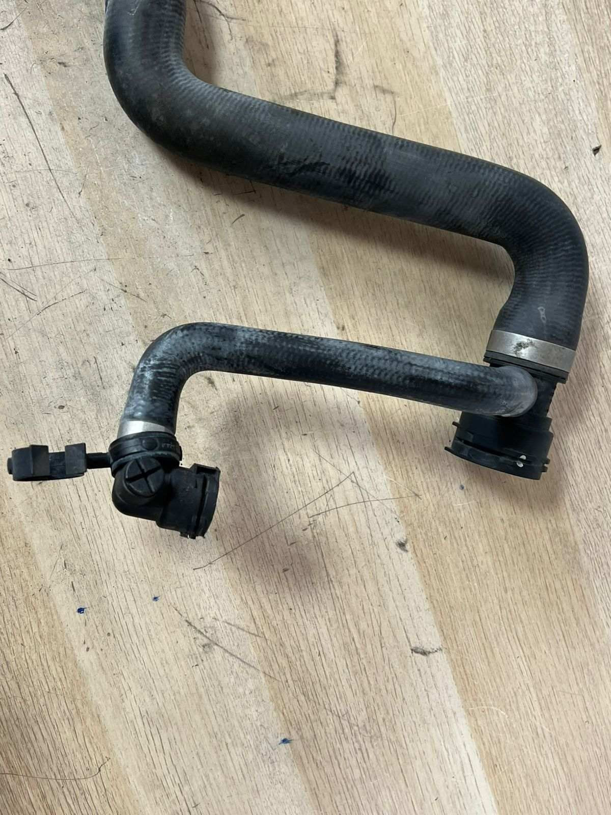 BMW 3 Series E90 E91 E92 E93 Engine coolant pipe Radiator Hose 17127531768 