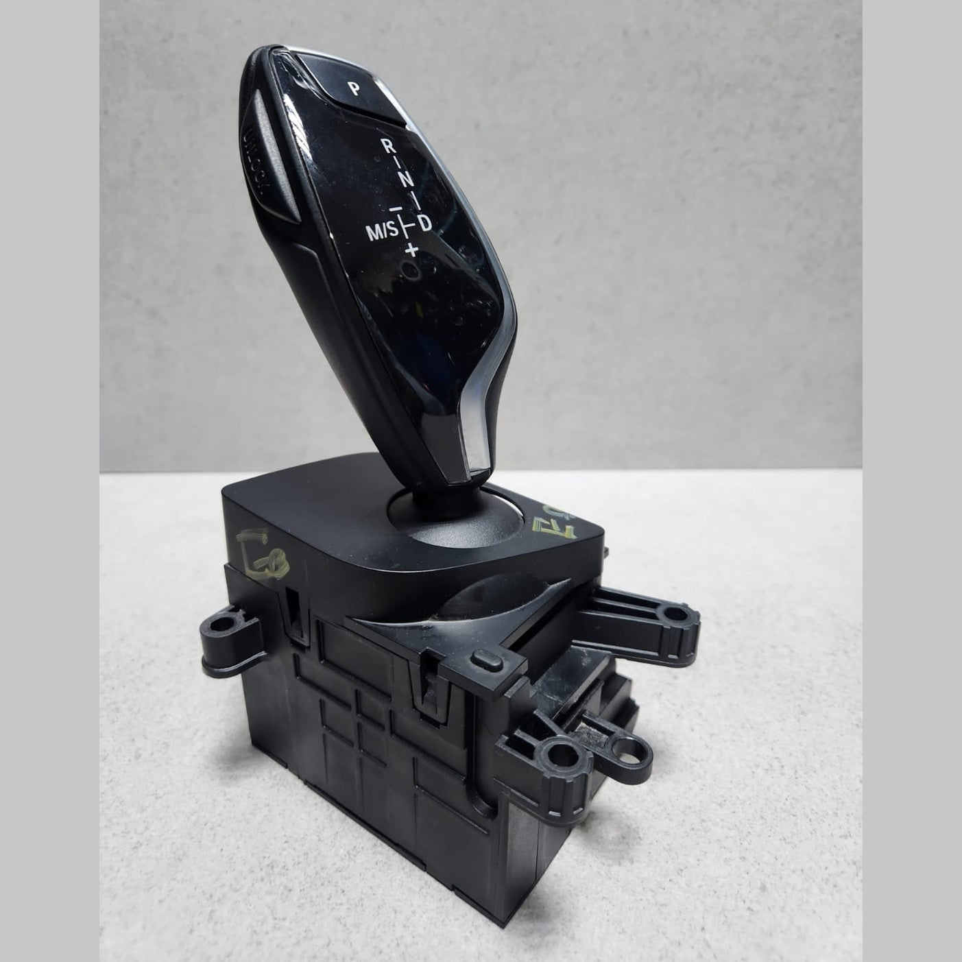 2017-2019 BMW 530i Automatic Transmission Gear Selector Lever 6825825 