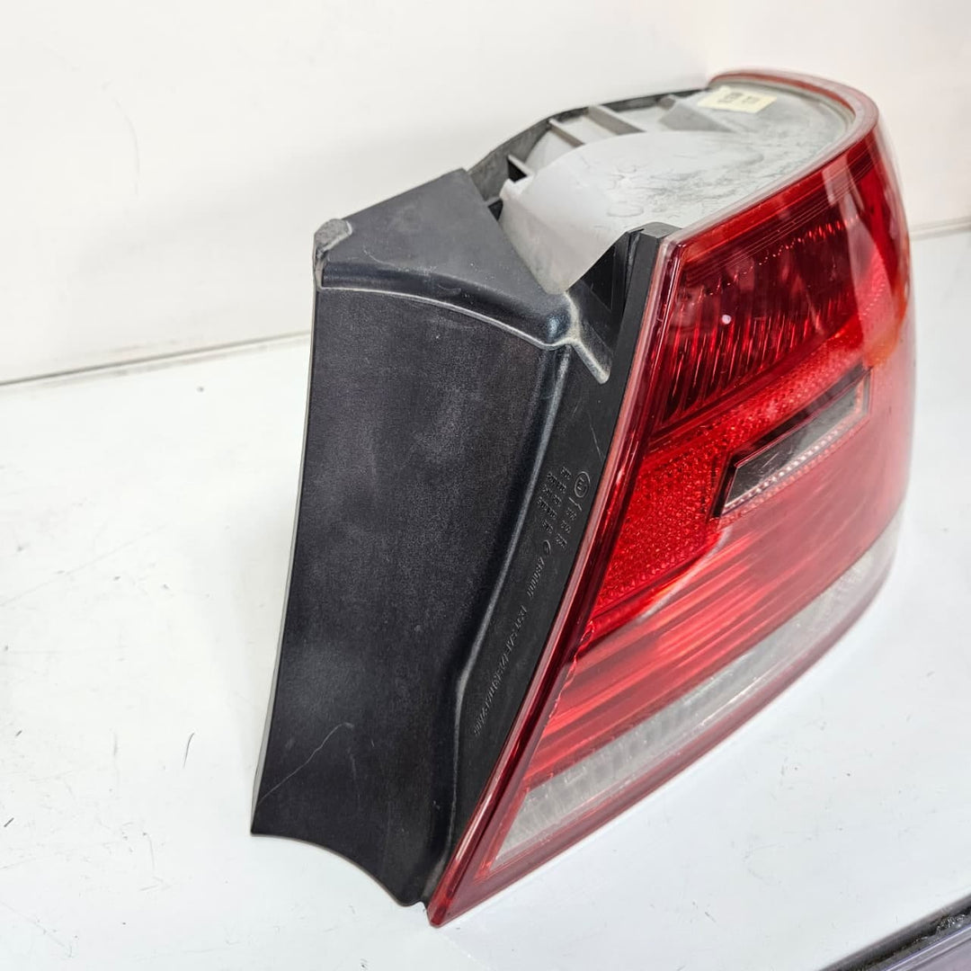7174404-2007-2013 BMW 3 Series E92 E93 335i Rear Taillight Rear Right