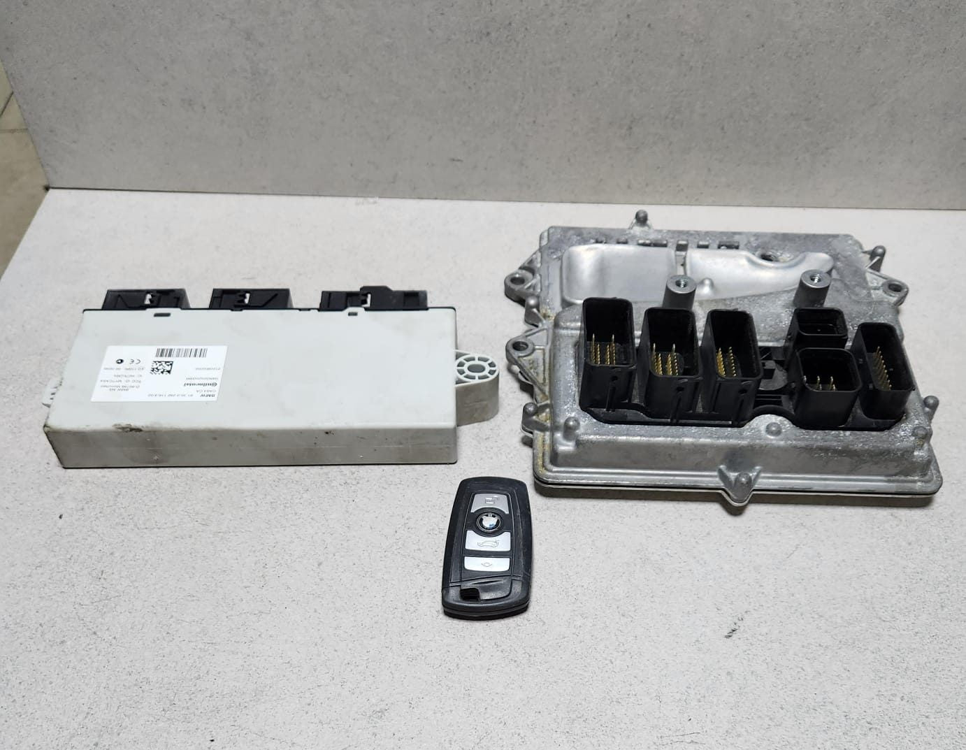 2015 BMW ActiveHybrid 7 Engine Control Module 8641404 F01 F02 F10 F30 ECU SET