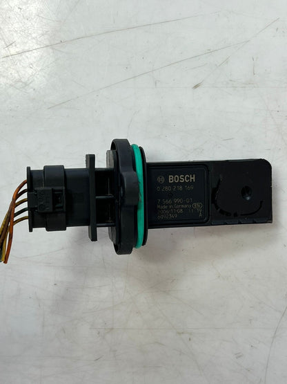 2010-2013 BMW 550i, 650i, 750i, and X6 4.4L Mass Air Flow Sensor 7566990 OEM