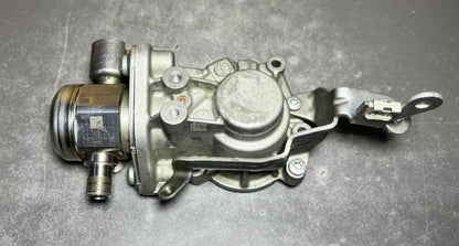 12-18 Mercedes W212 C300 M276 High Pressure Fuel Pump W/Housing A276 0700601 OEM